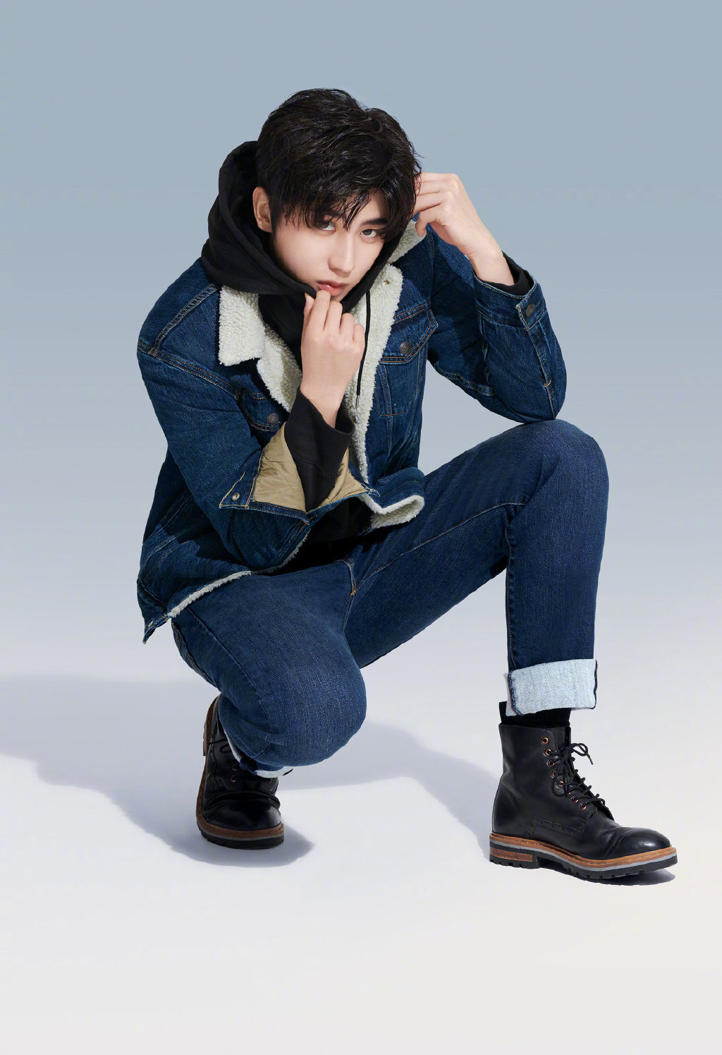 蔡徐坤简单牛仔装活力写真图片28