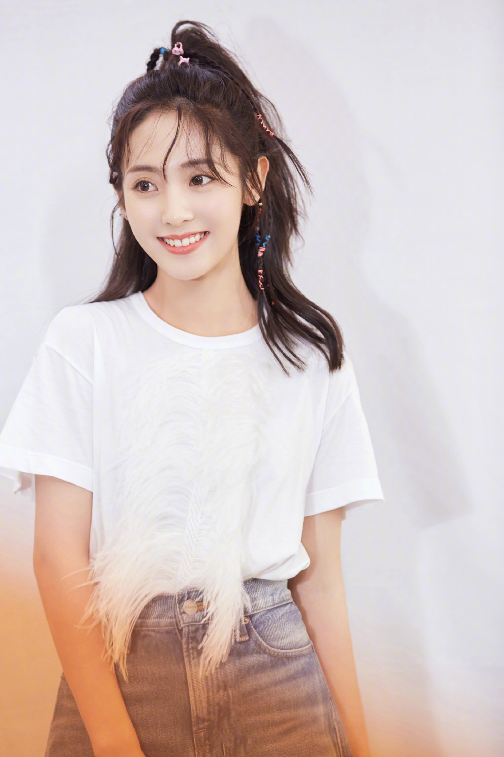 邢菲编发造型俏皮写真图片35