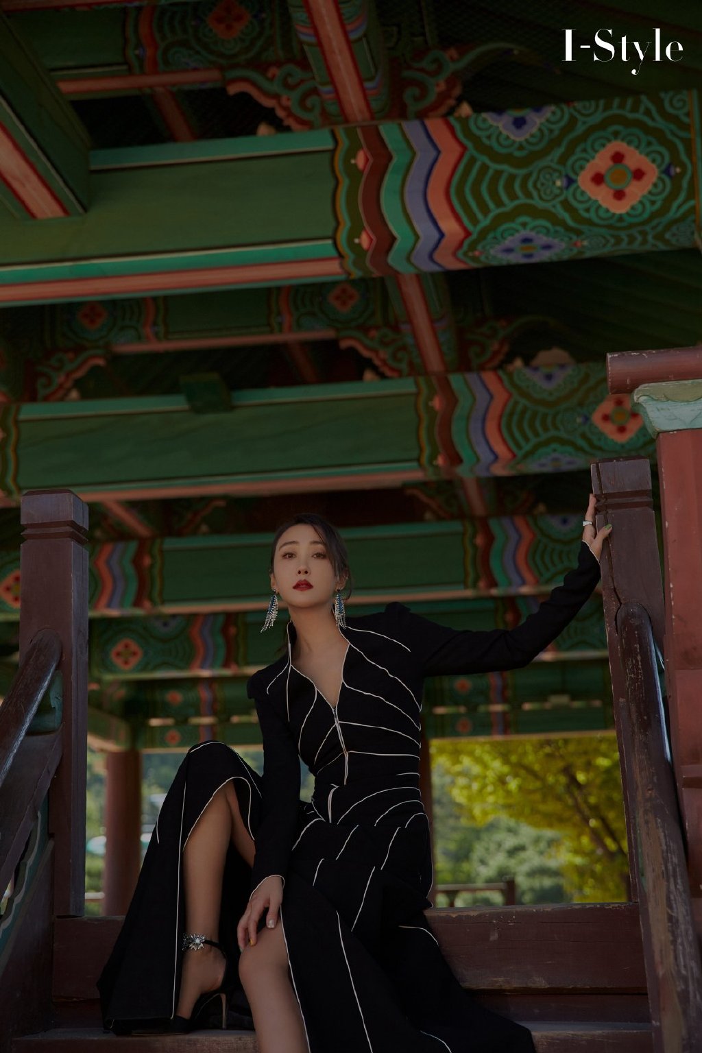 杜若溪黑丝礼服庄重典雅图片35