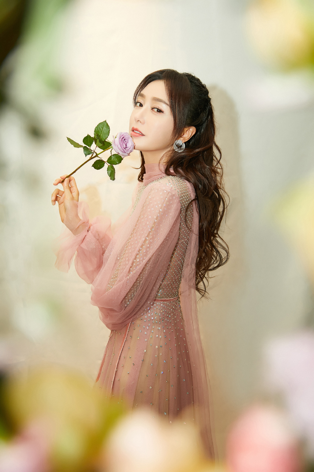 秦岚裸粉色纱裙优雅写真图片39