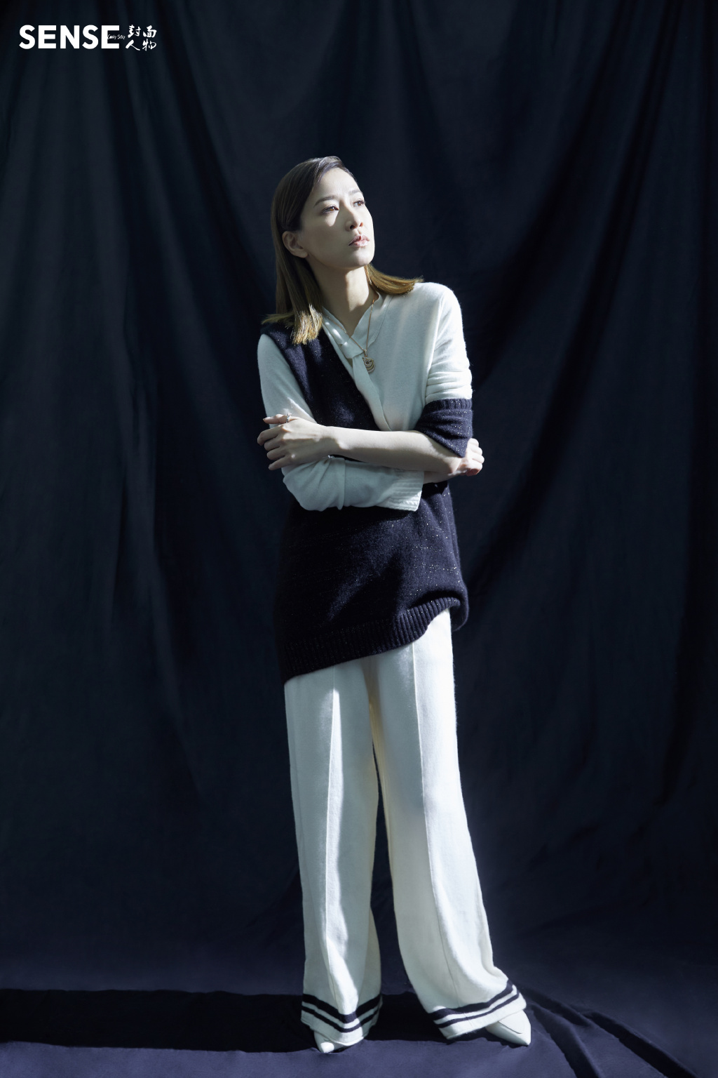 佘诗曼美丽动人杂志封面图片59