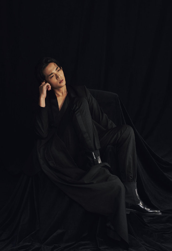 龙星凉时尚帅气写真图片34