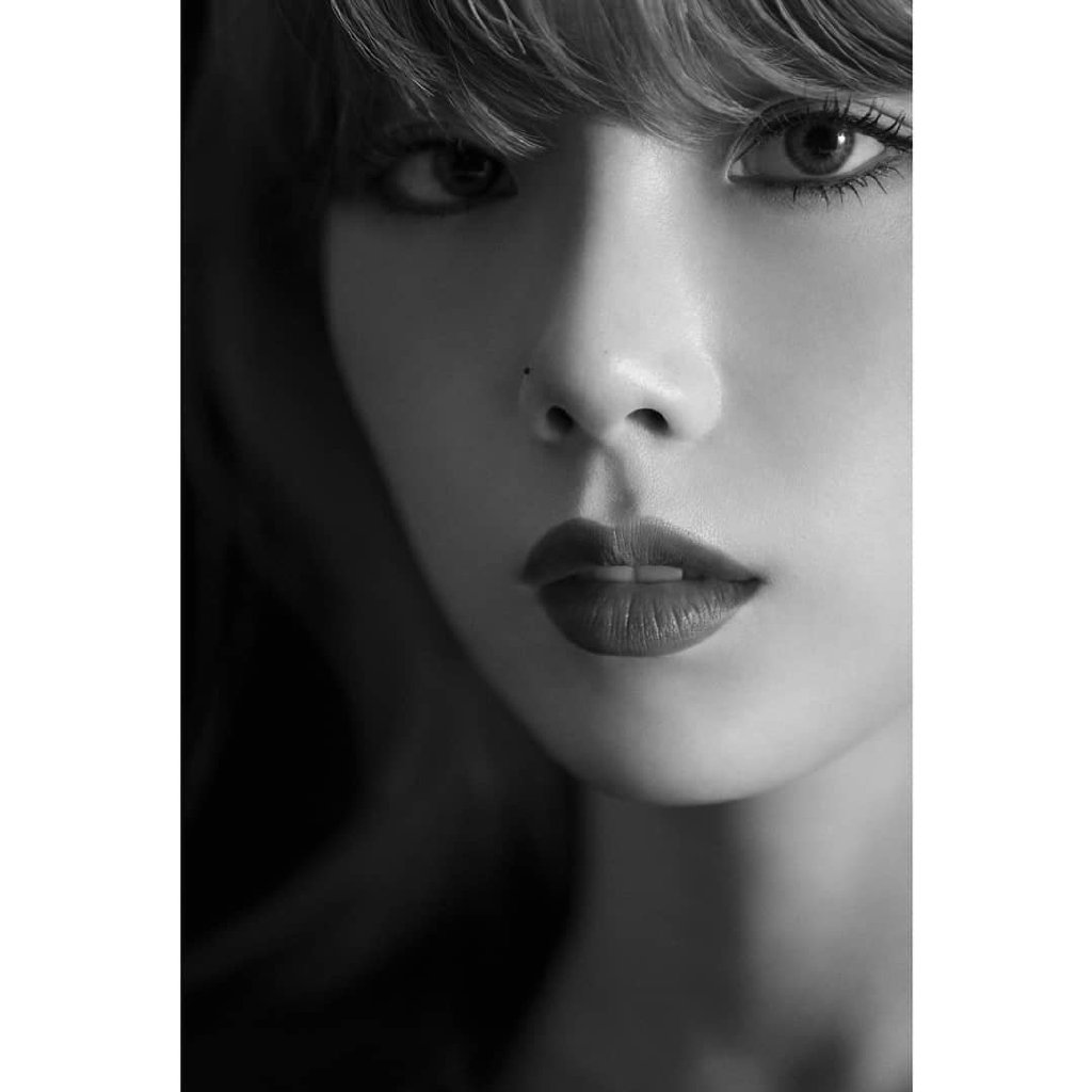 简介:金泰妍黑白质感写真图片,分享一组金泰妍图片给大家,图中的明星