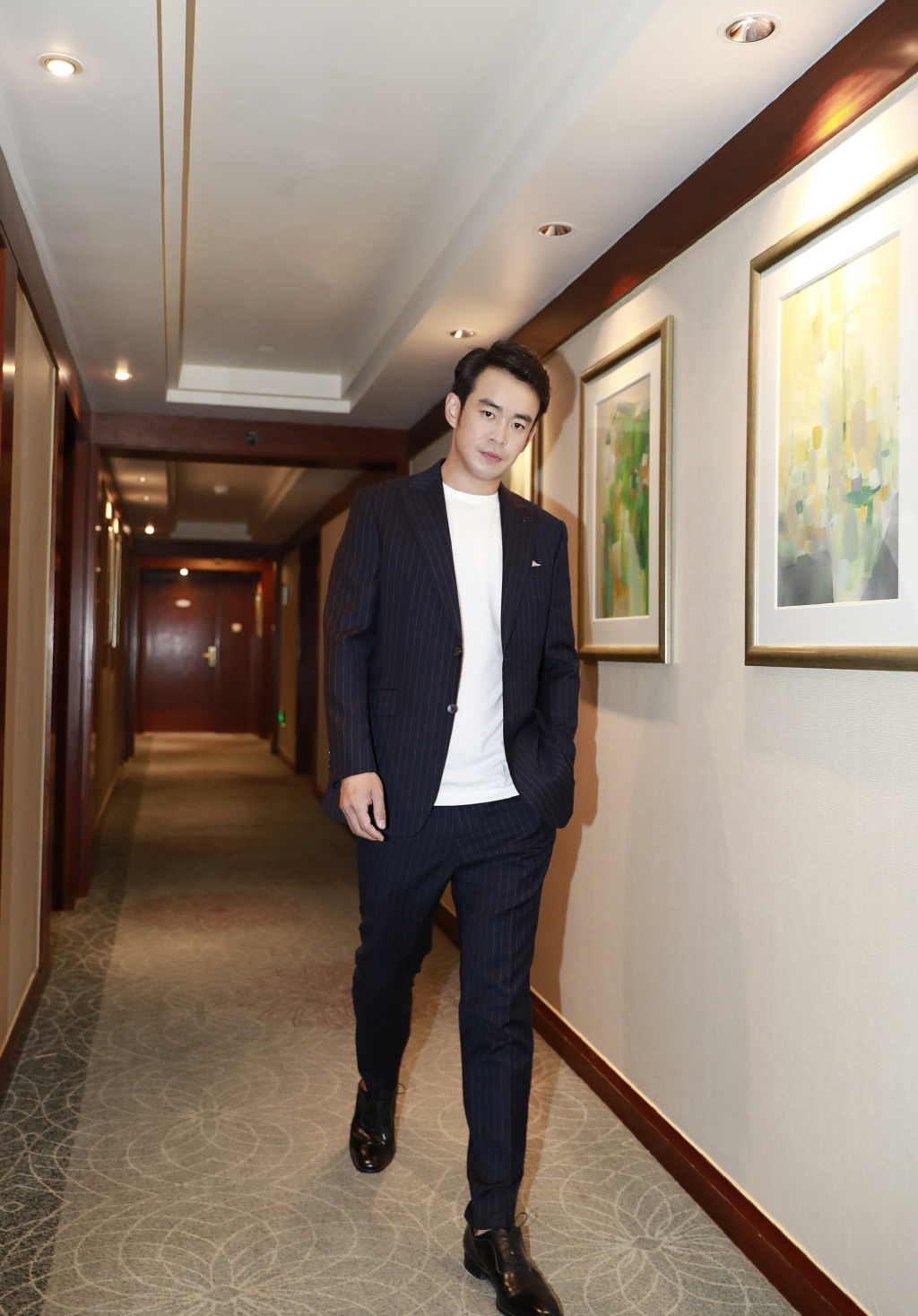 田雷黑色西服帅气活动照图片56