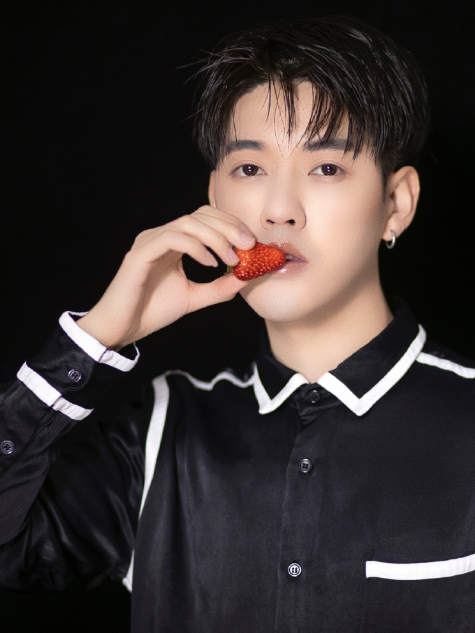 李冲清爽帅气写真图片99