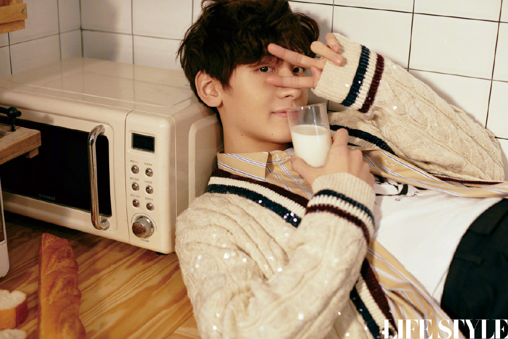 r1se翟潇闻时尚帅气写真图片812