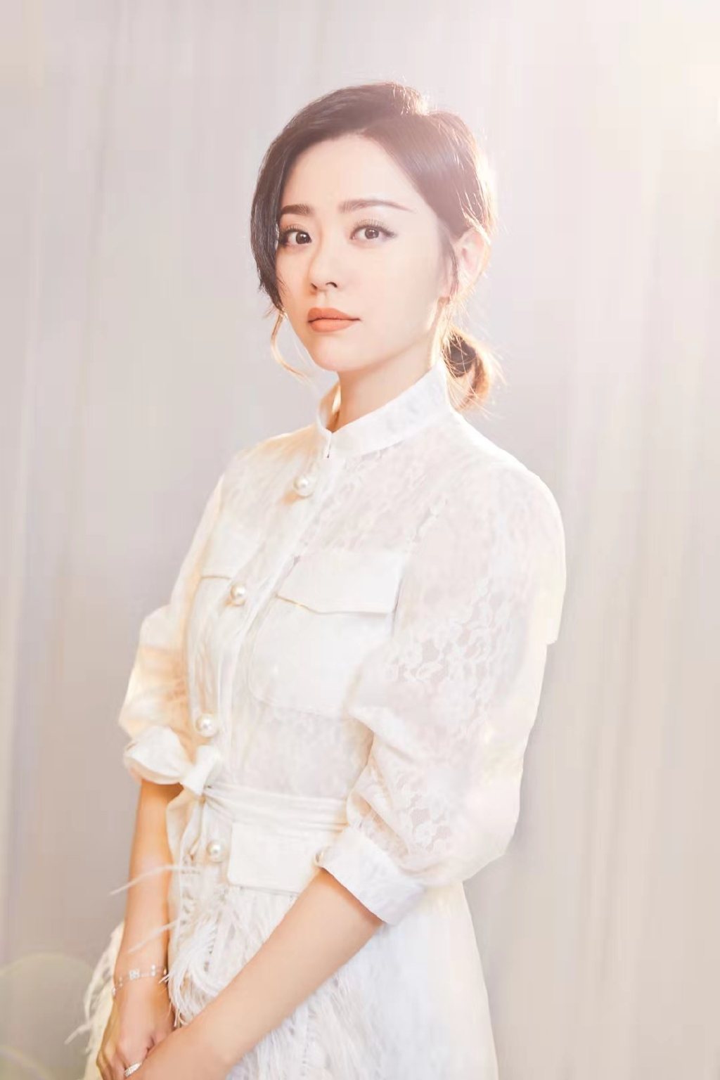 张靓颖白裙温婉素雅写真图片36