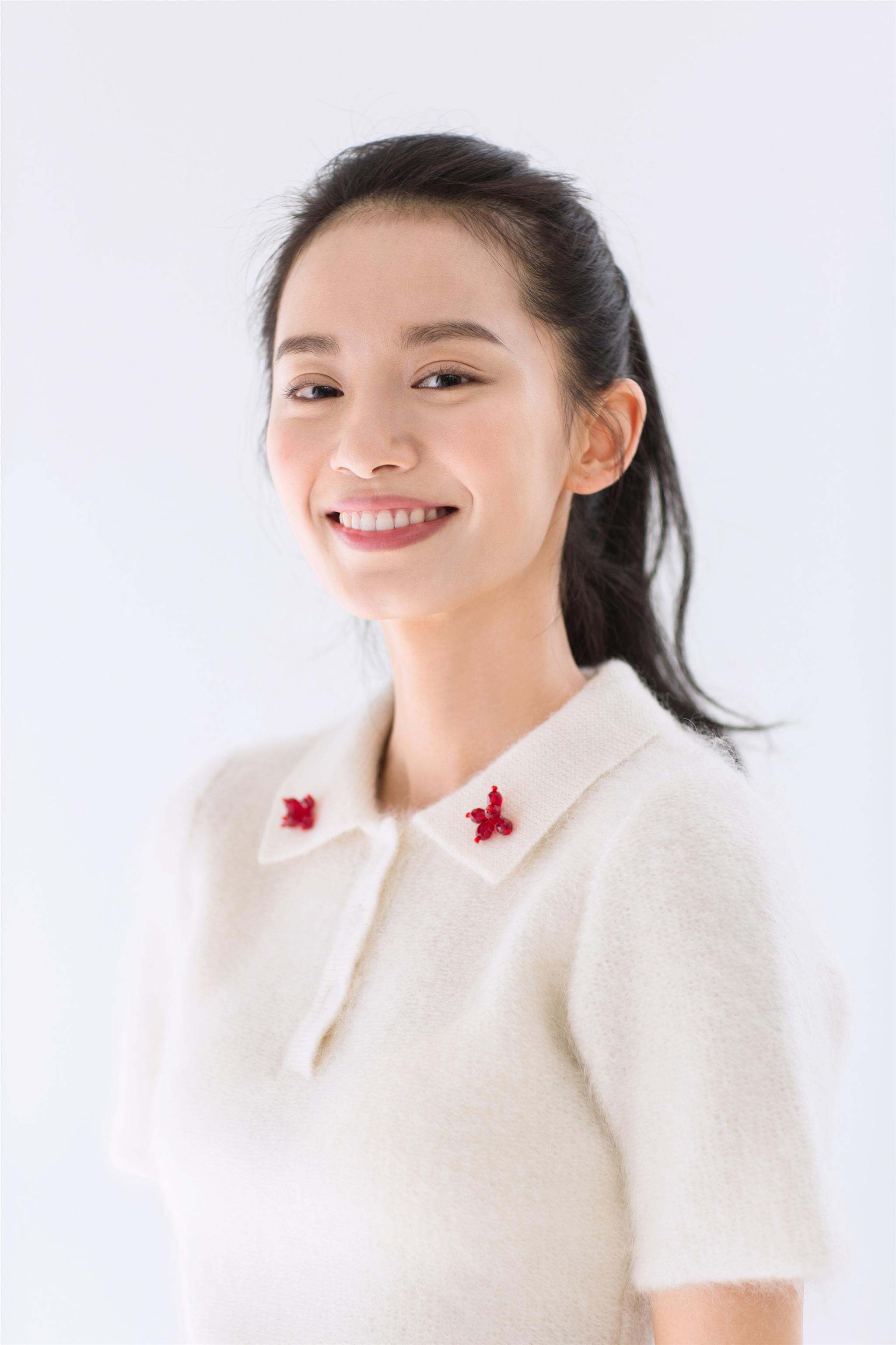 简介:王禛白衣清新性感写真,分享一组王禛图片给大家,图中的明星图片