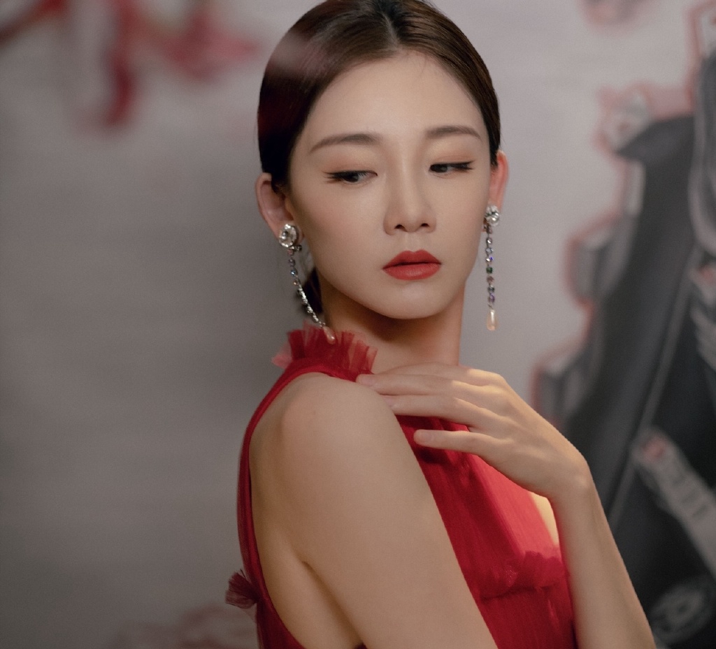 苗苗红裙性感靓丽写真图片39