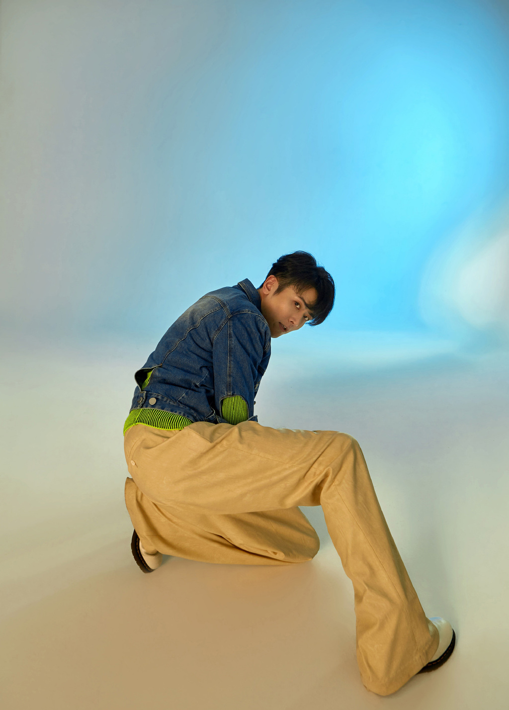 刘端端帅气养眼写真图片16