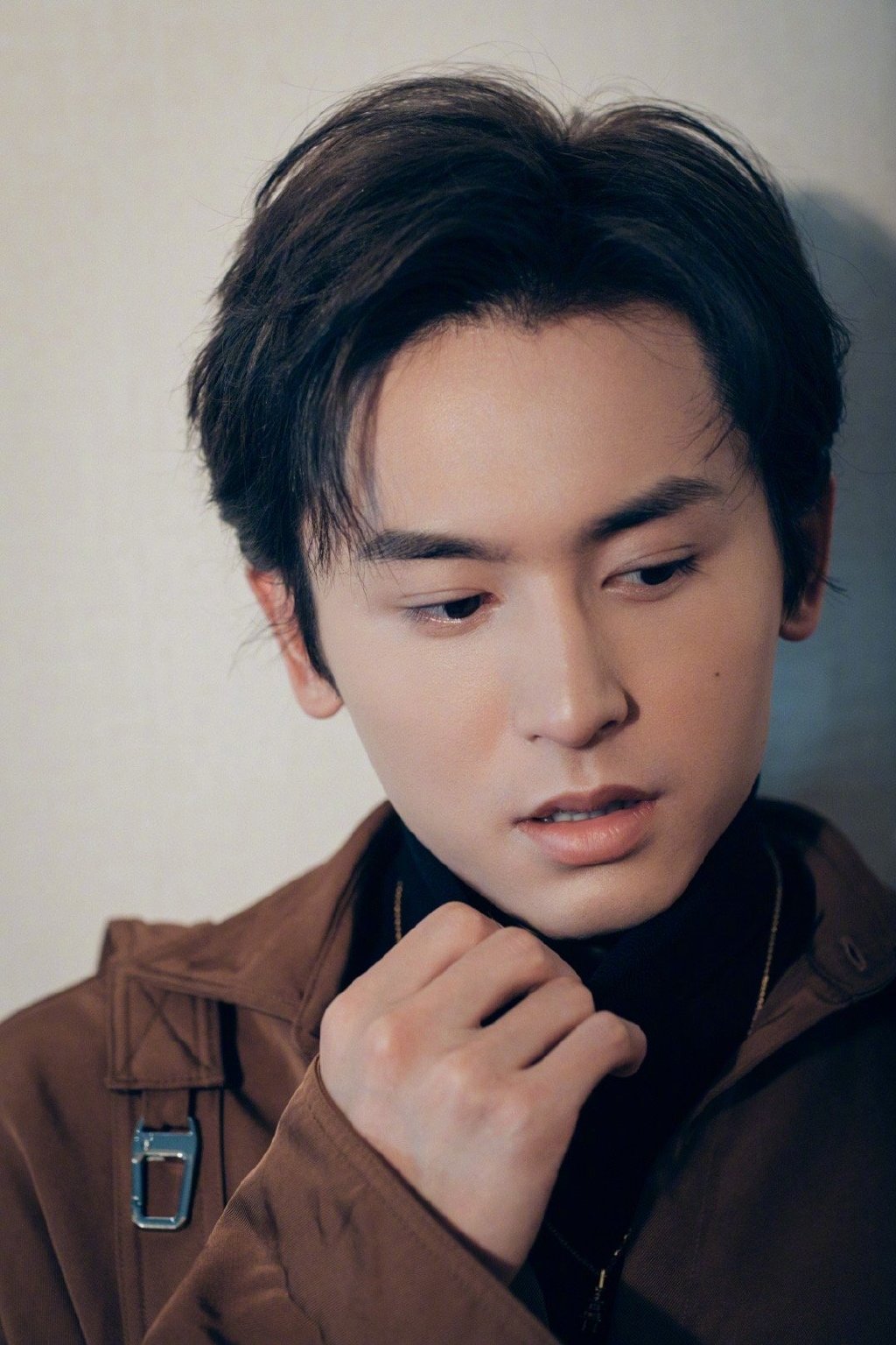 张哲瀚简约休闲写真图片610