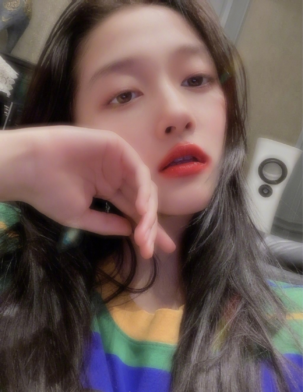 关晓彤湿发激吻唇性感自拍照图片615