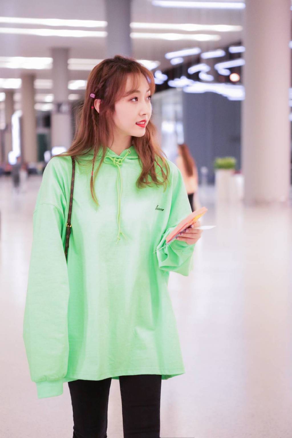 宣璐甜美机场街拍写真图片19