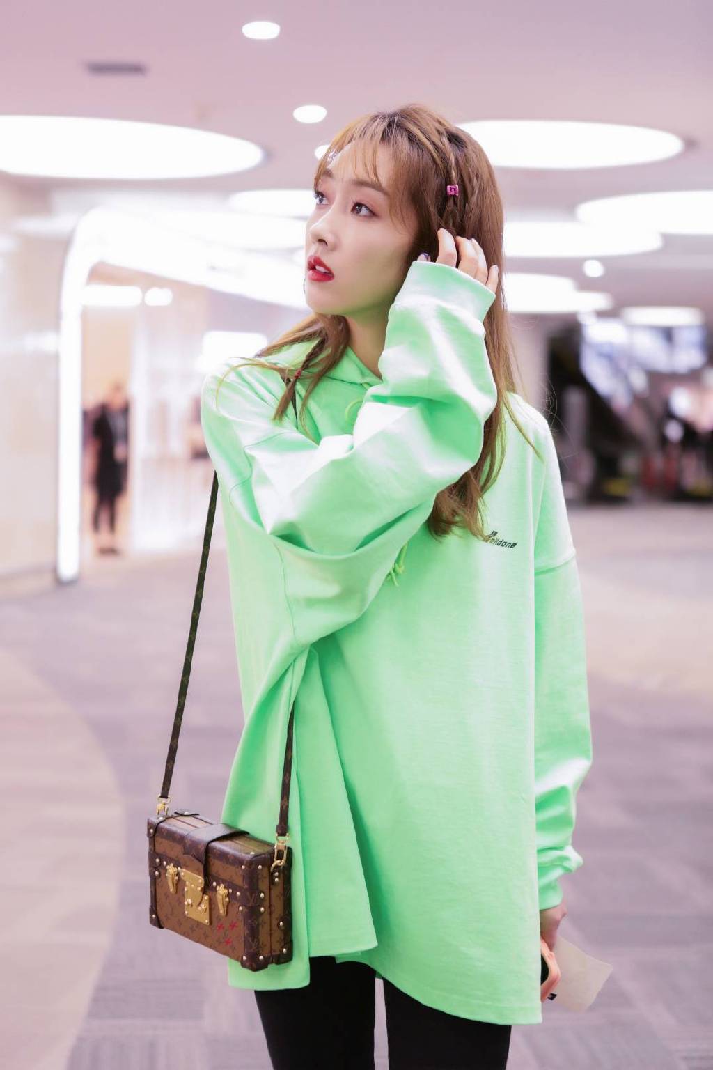 宣璐甜美机场街拍写真图片89