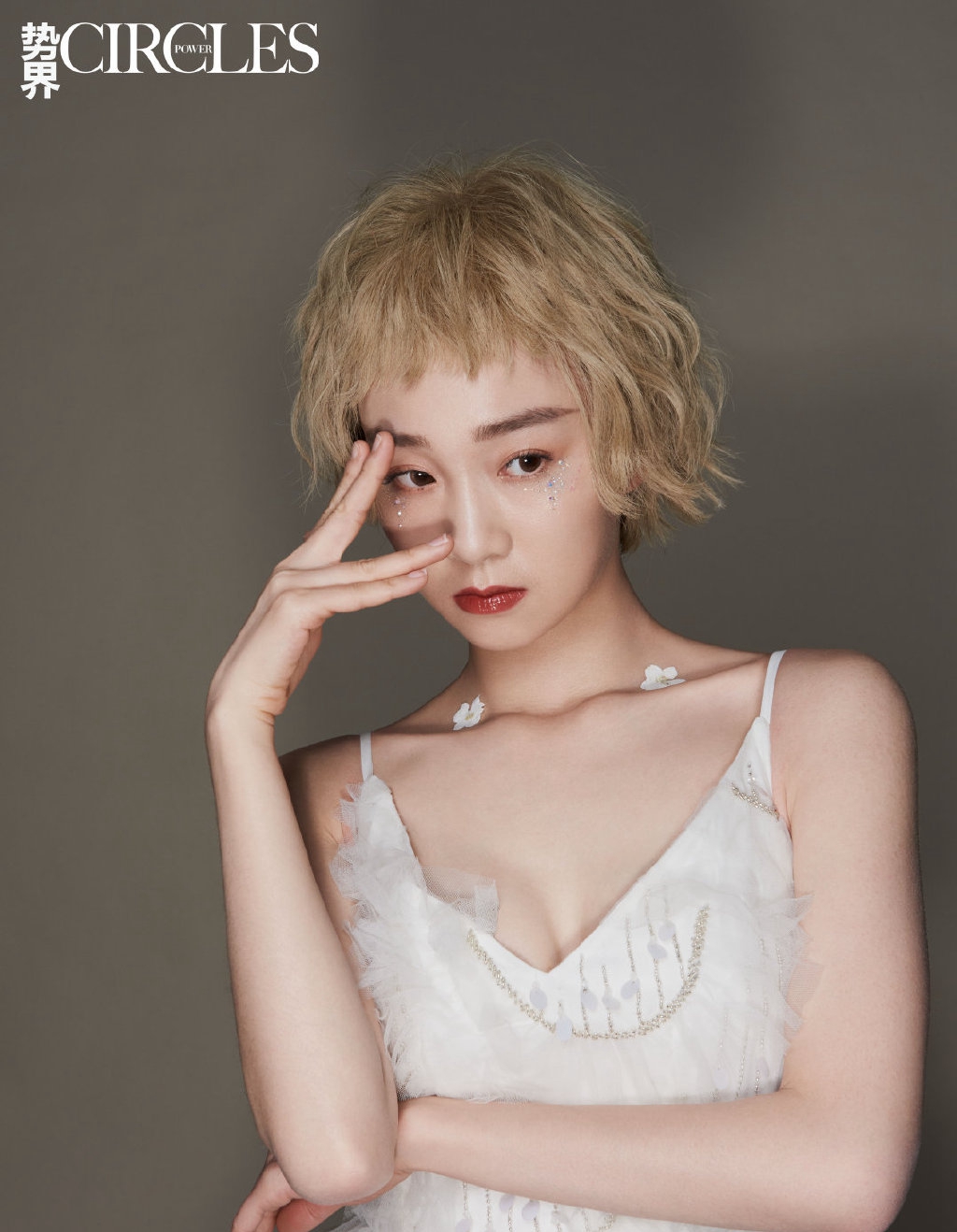 简介:李子璇精灵妆养眼写真图片,分享一组李子璇图片给大家,图中的