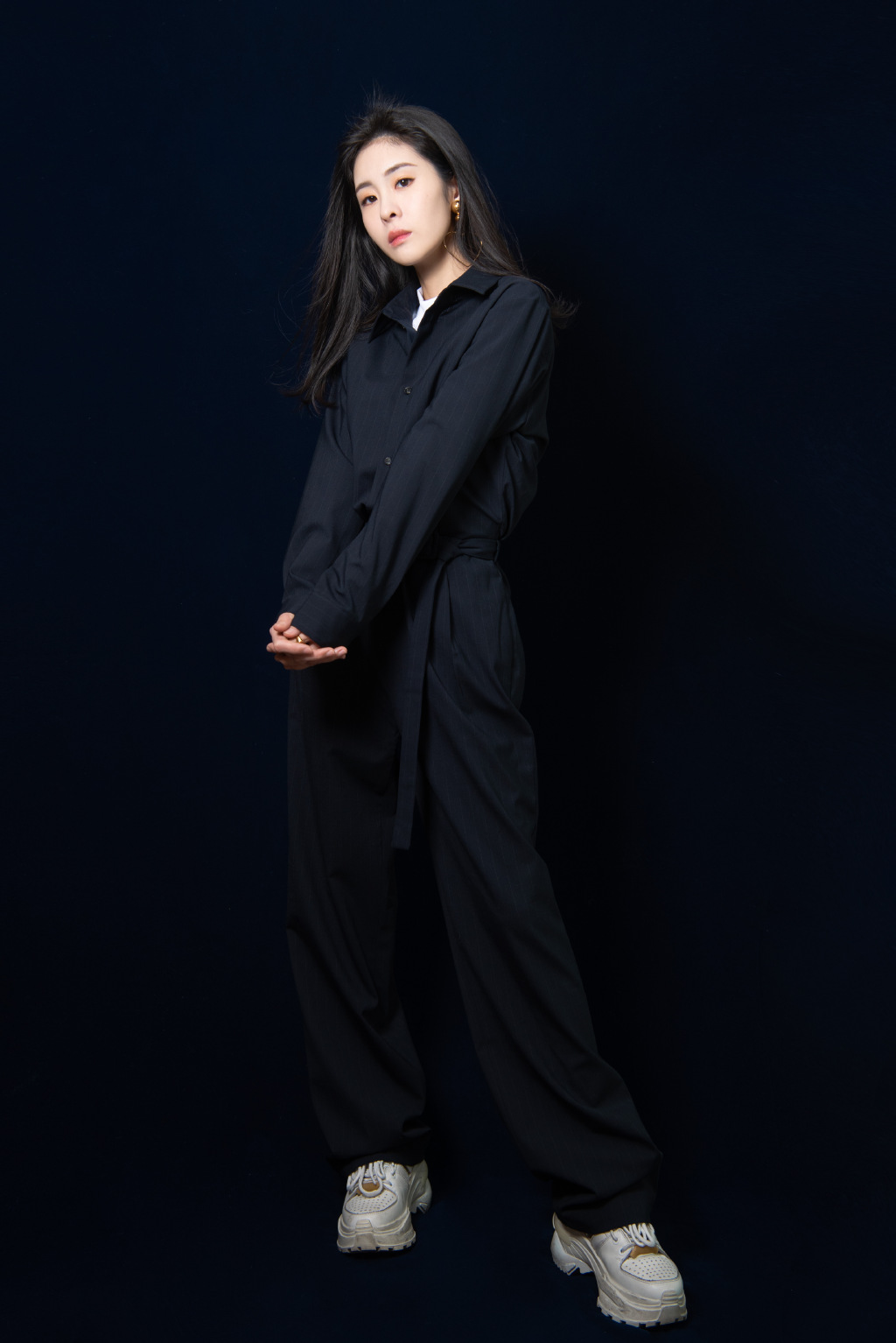 张碧晨黑色工装风性感时尚写真49