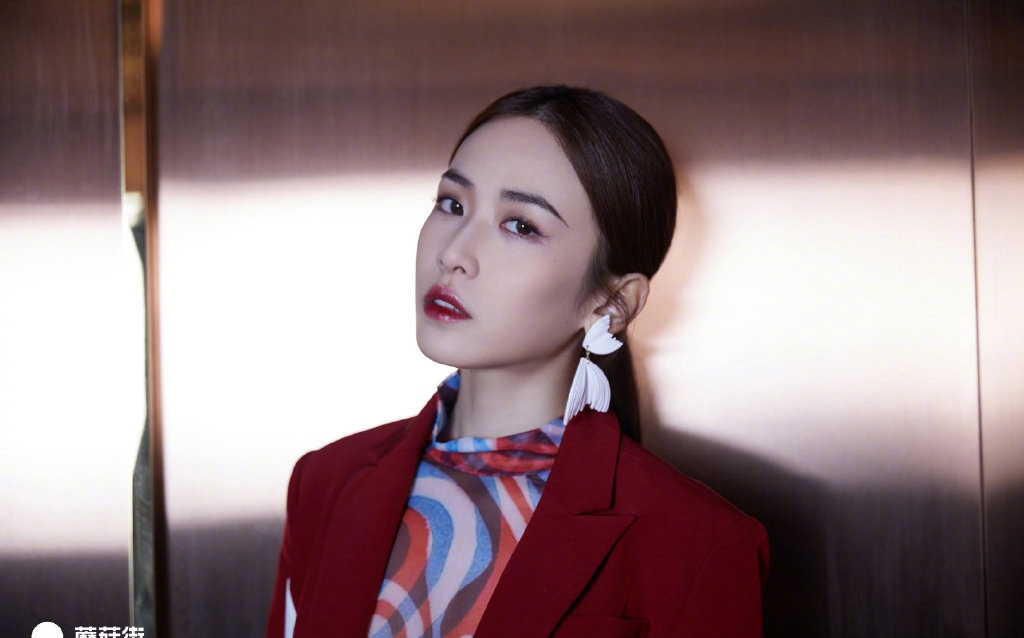 刘美彤英气典雅写真图片35