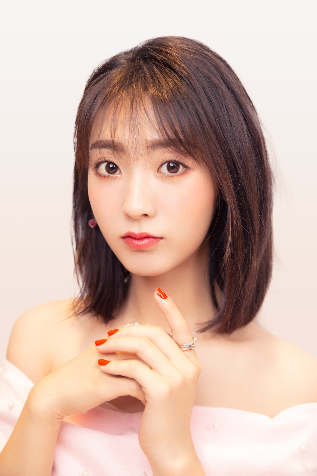 邢菲一字肩礼服性感写真图片410