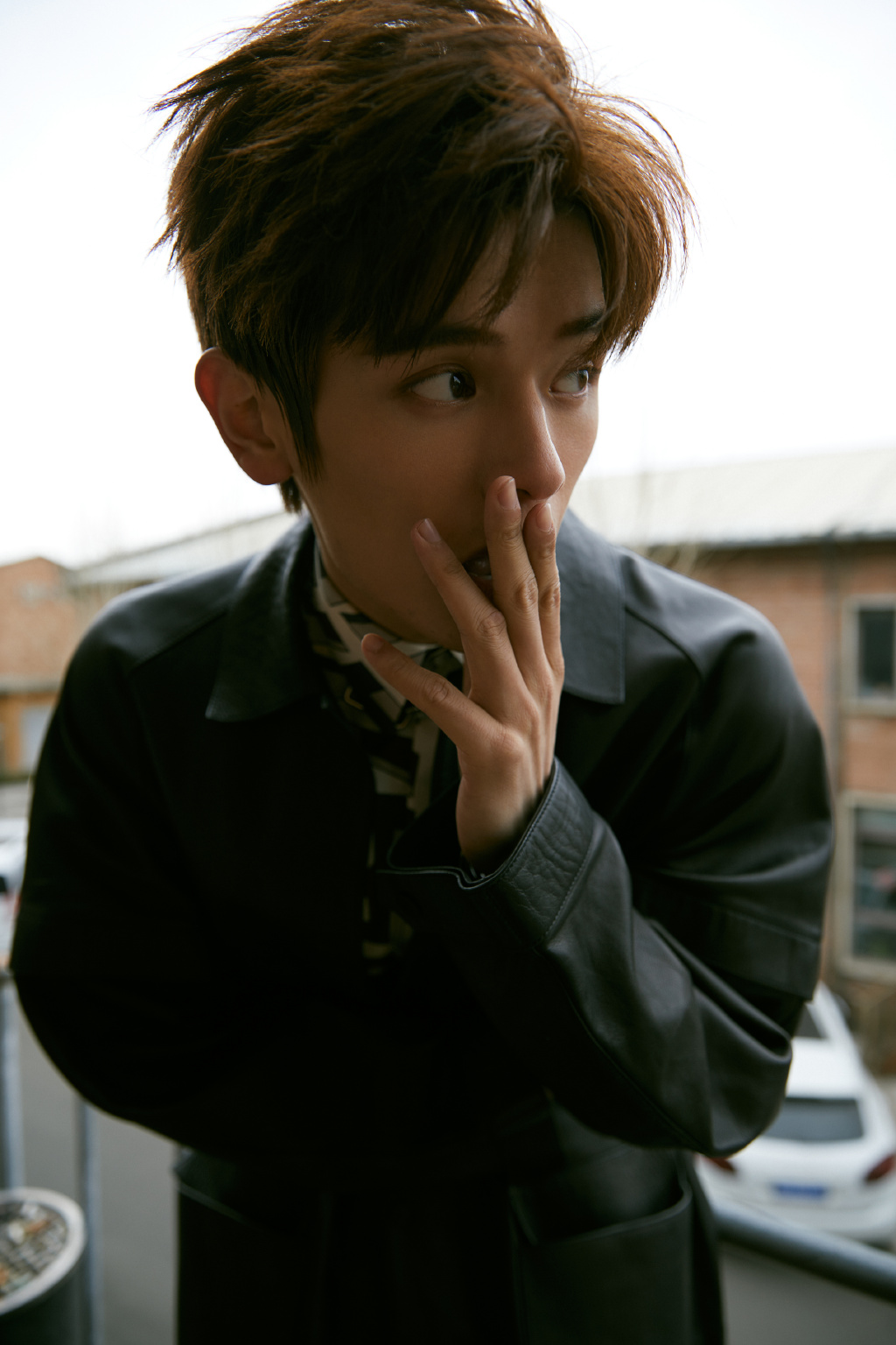 姚弛黑色风衣帅气街拍写真911