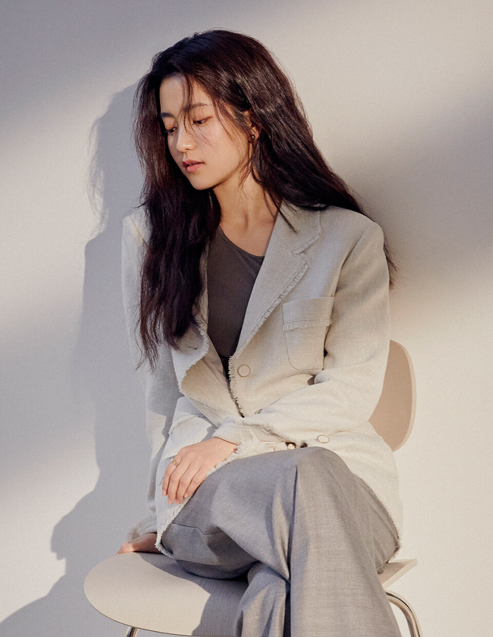 简介:金泰梨2020春夏画报写真图片,分享一组金泰梨图