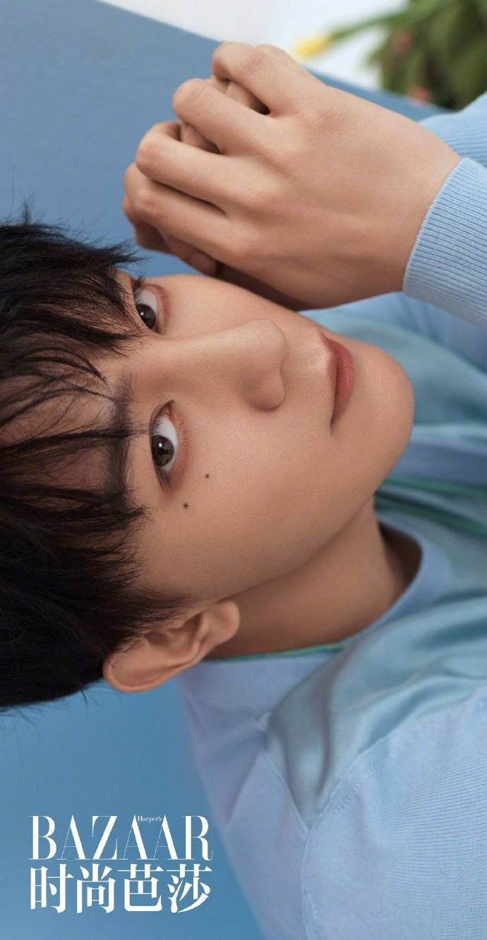 简介:夏之光情人节杂志封面写真图片,分享一组夏之光图片给大家,图中