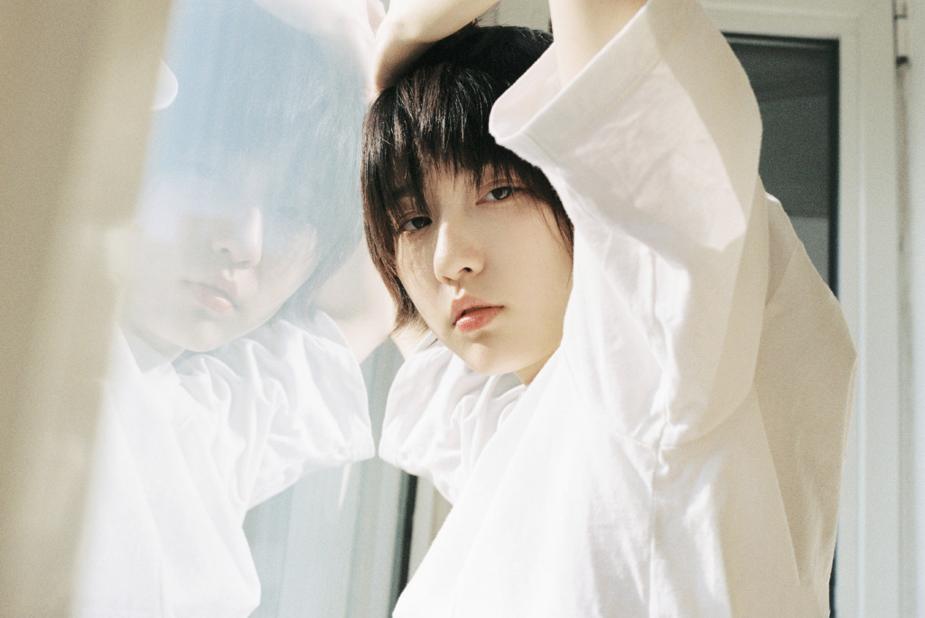 成果午后慵懒白衣写真图片14