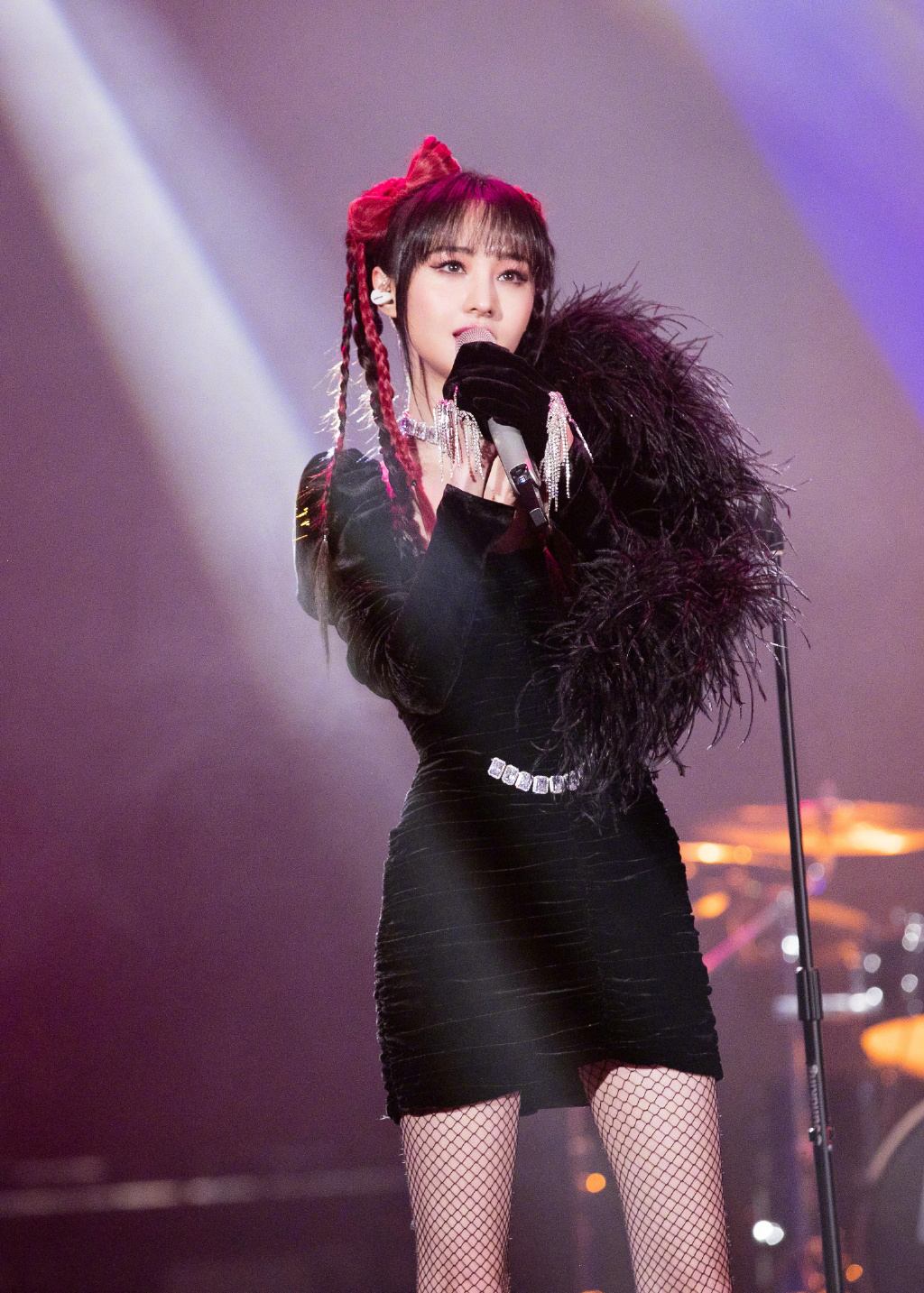 郑爽暗黑甜酷舞台照图片89