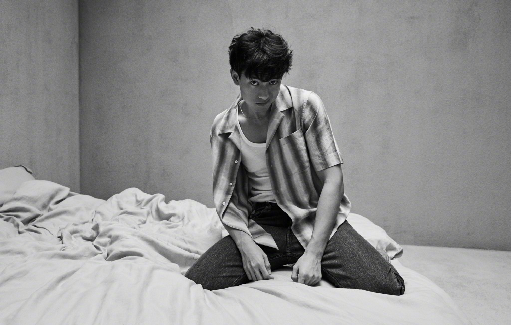 李现简约黑白风魅力写真图片313