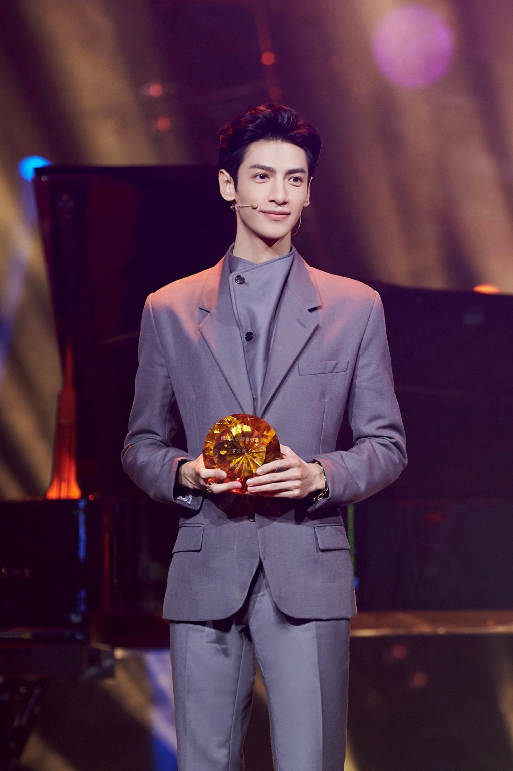 罗云熙阅文盛典帅气图片25