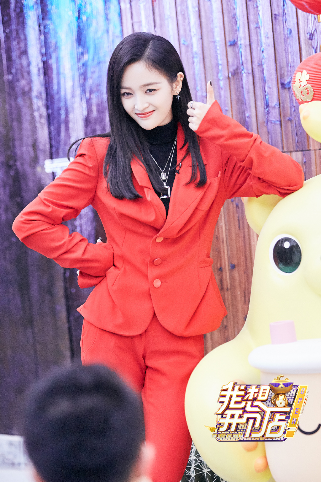 吴宣仪红色西装酷帅写真图片614