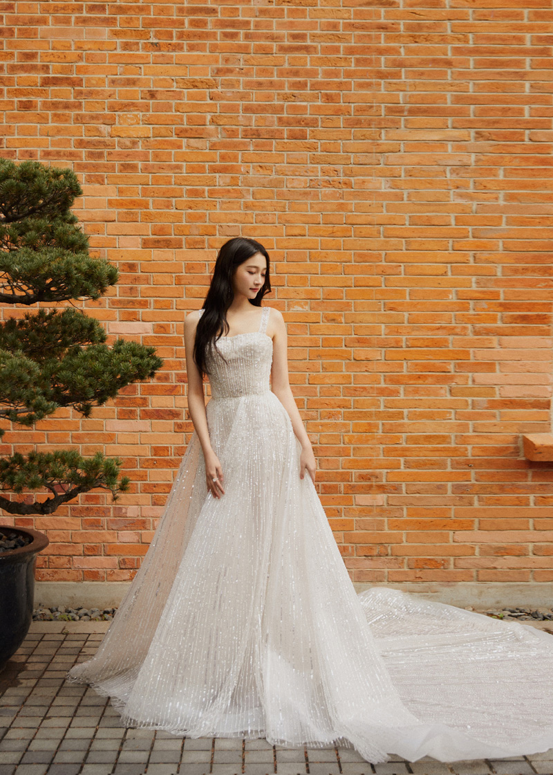 简介:关晓彤优雅灵动写真图片,分享一组关晓彤图片给大家,图中的明星