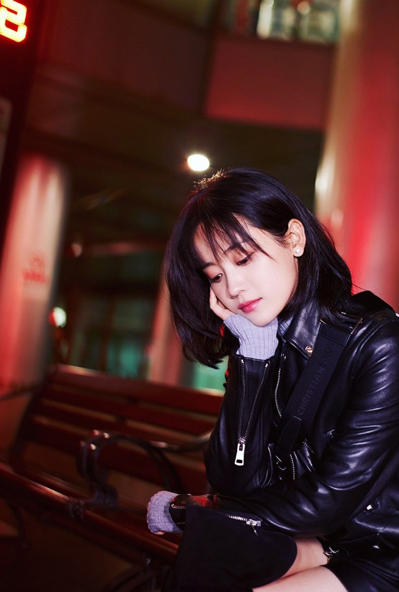 郑湫泓酷美皮衣写真图片24