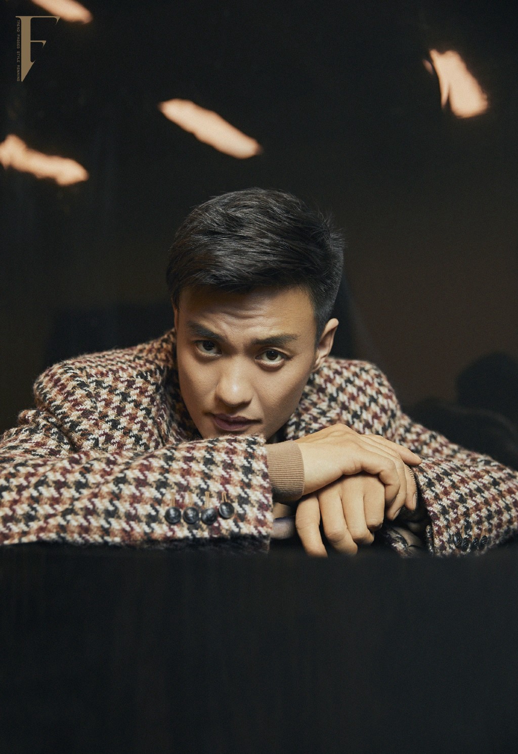 周一围成熟帅气写真图片79