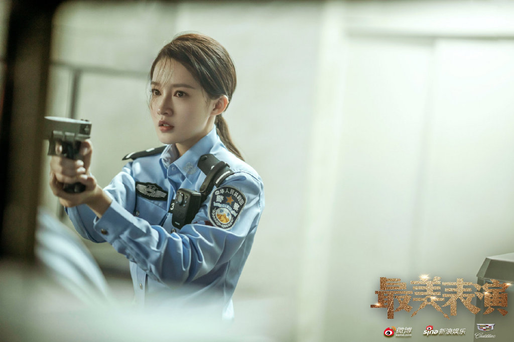 李沁最美表演警服英气十足图片49