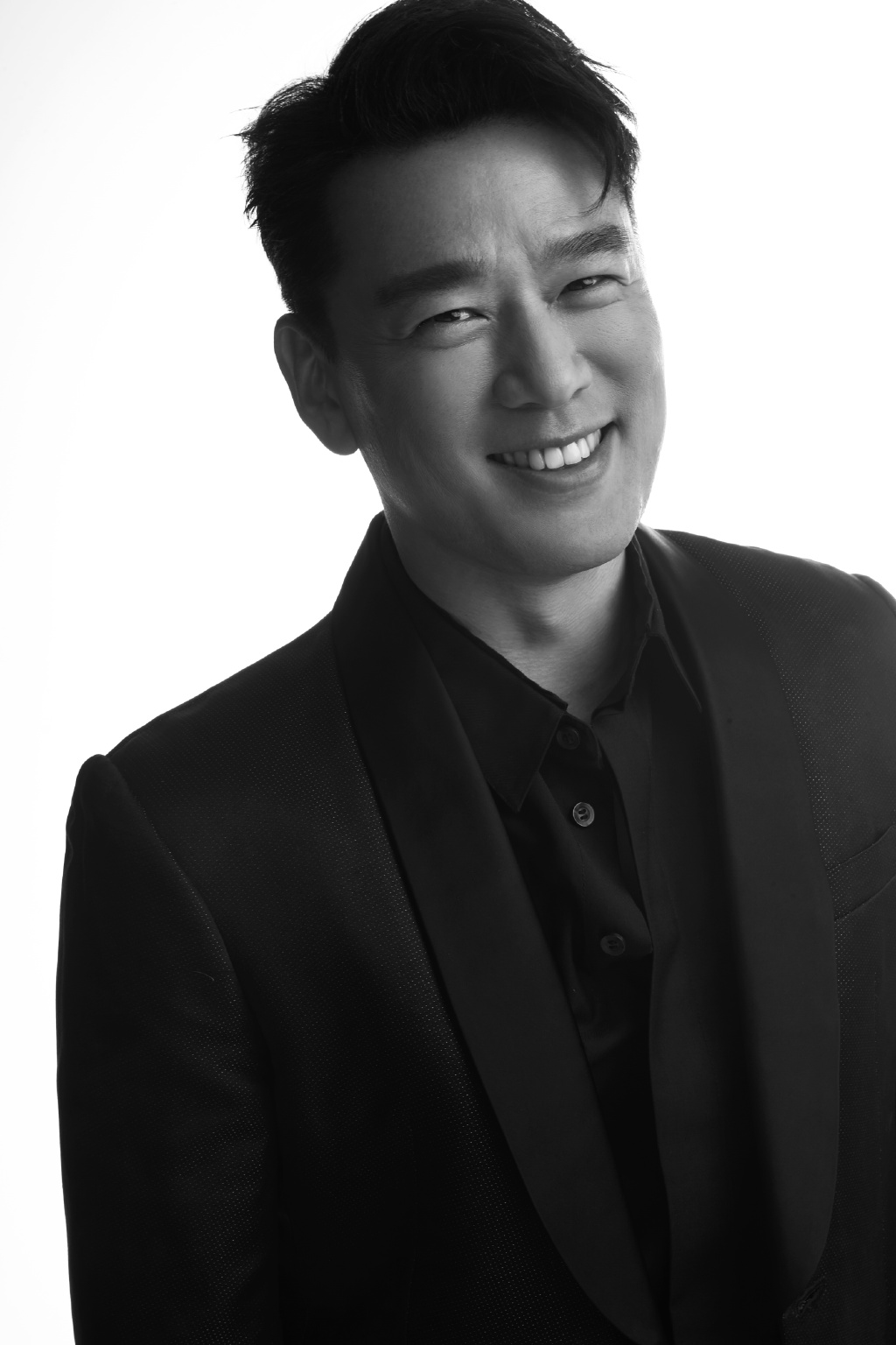 王耀庆黑白质感写真大片33