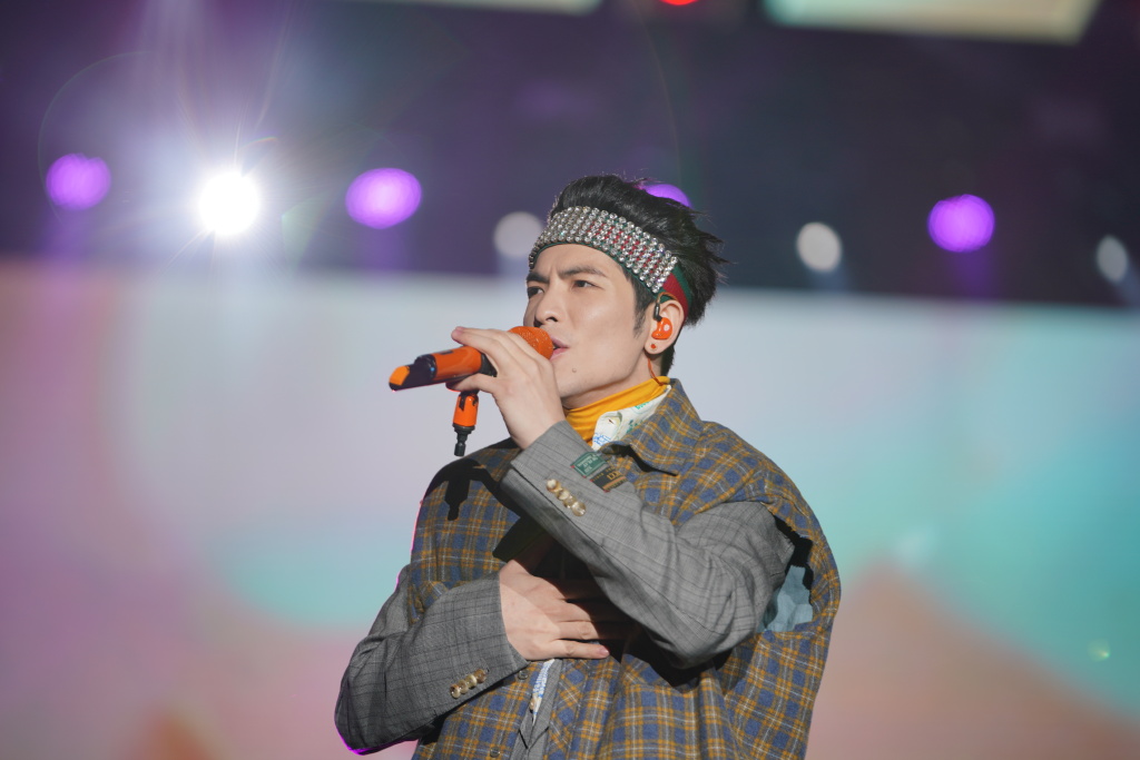 萧敬腾米奇印花衬衫帅气图片69