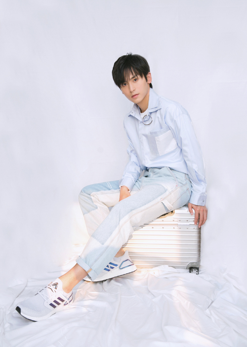 张哲瀚干净帅气写真图片88