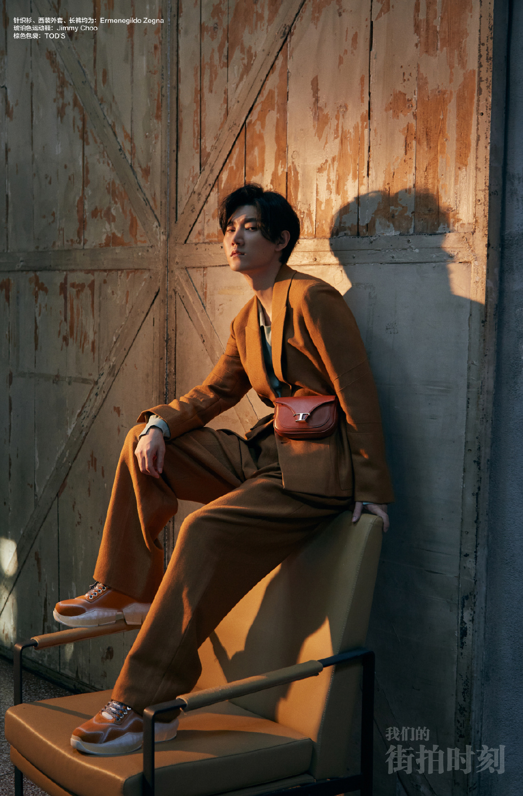 王晰黄铜色西装帅气写真图片46