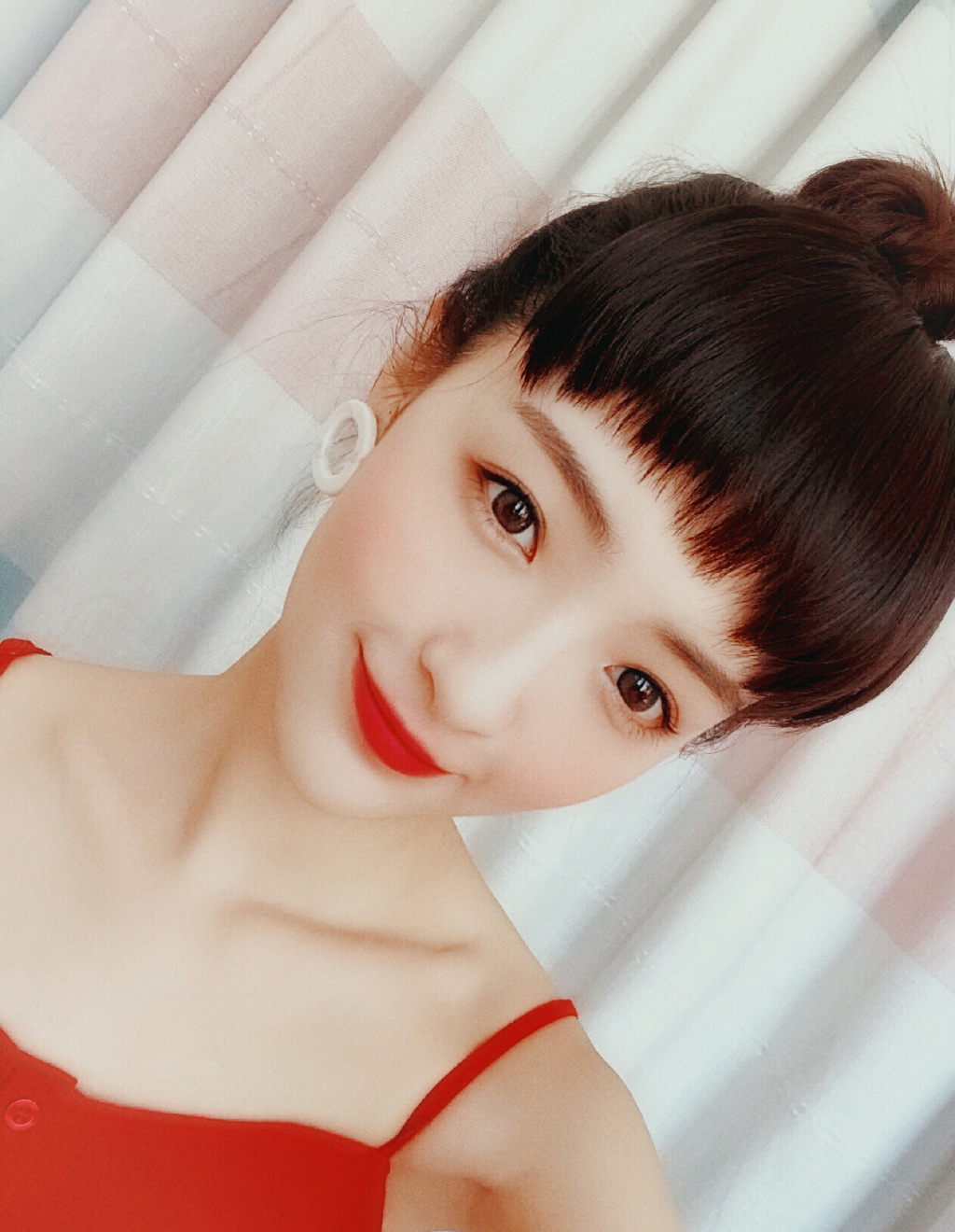 孙嘉琪热辣红唇性感自拍照图片24