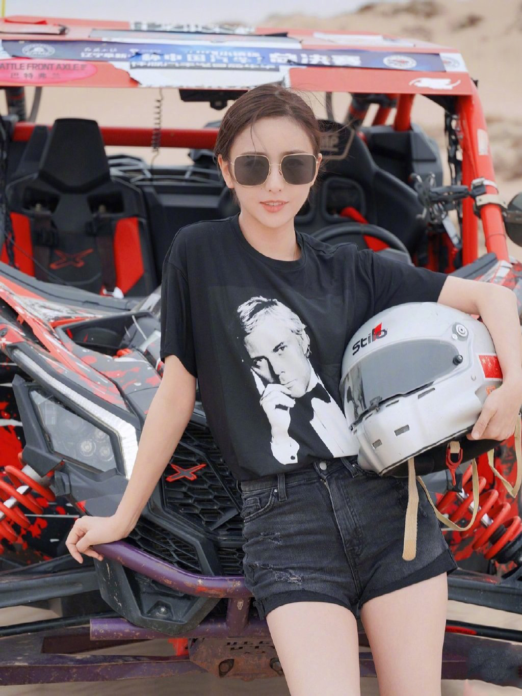 佟丽娅酷美跑车写真图片22