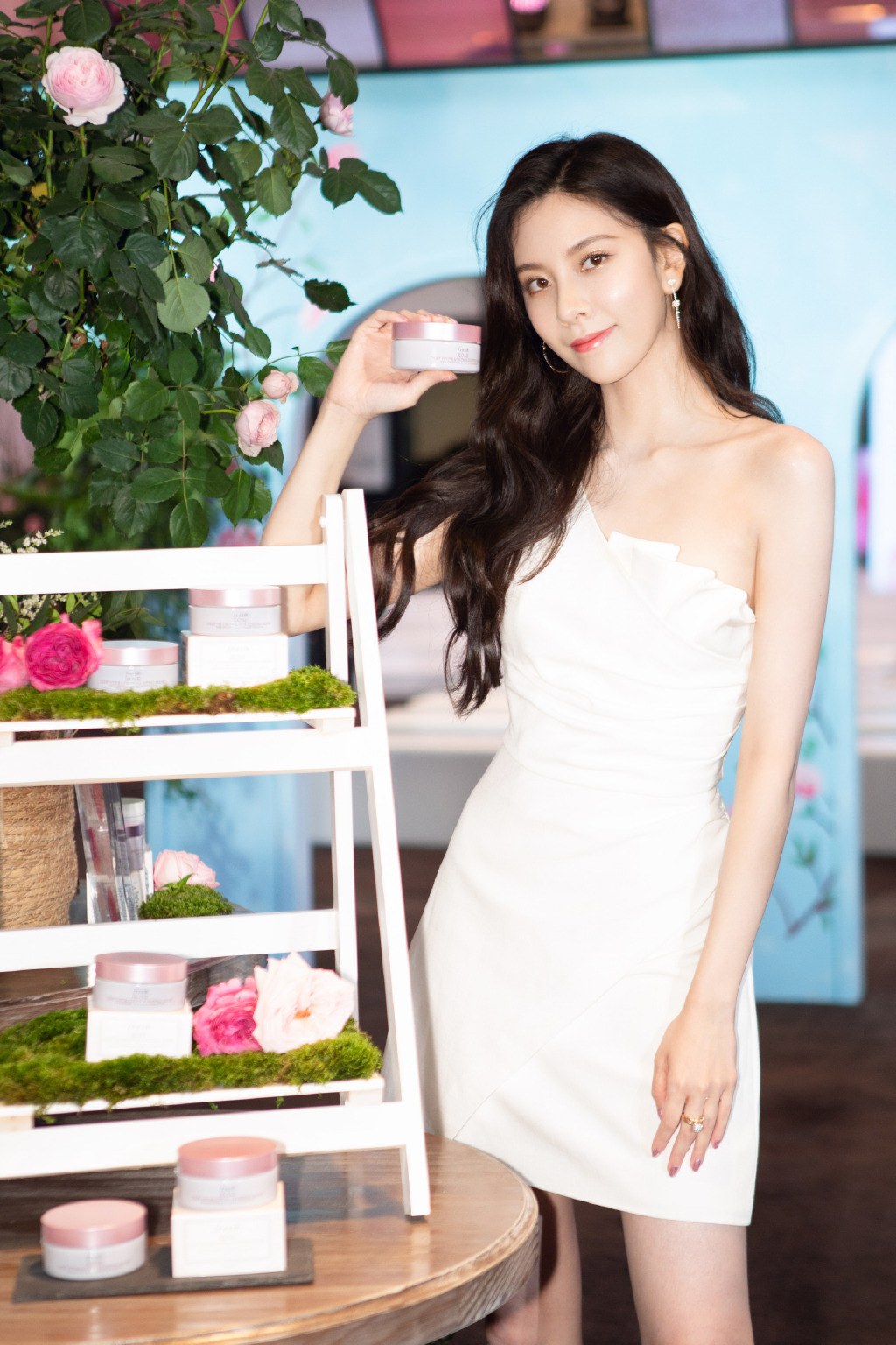 宋妍霏抹胸裙性感写真图片516