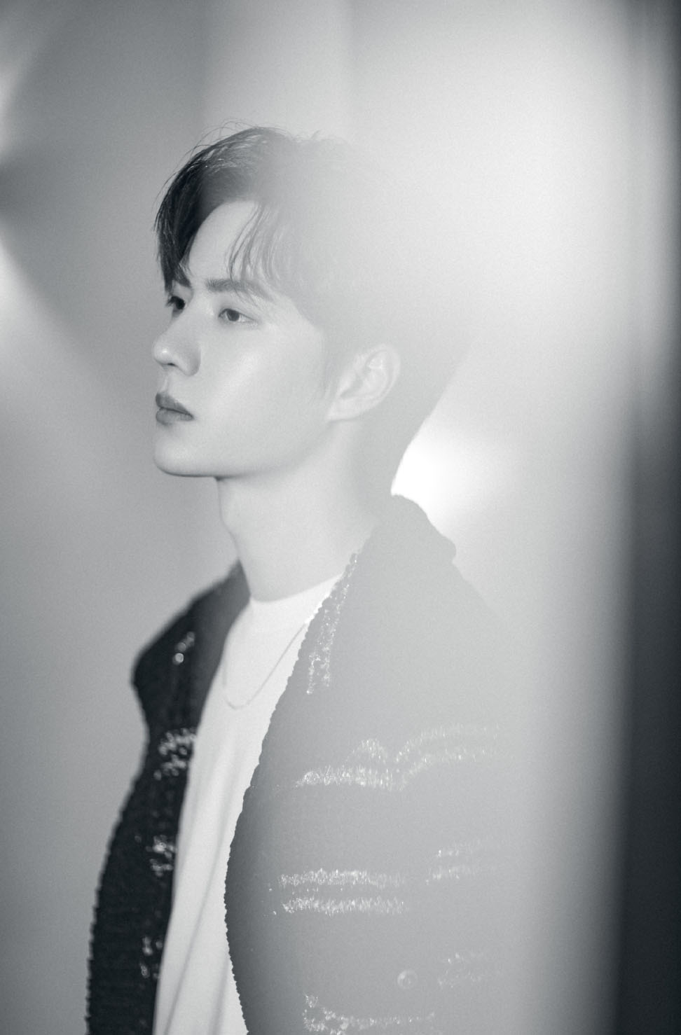 王一博条纹长衫帅气写真图片35