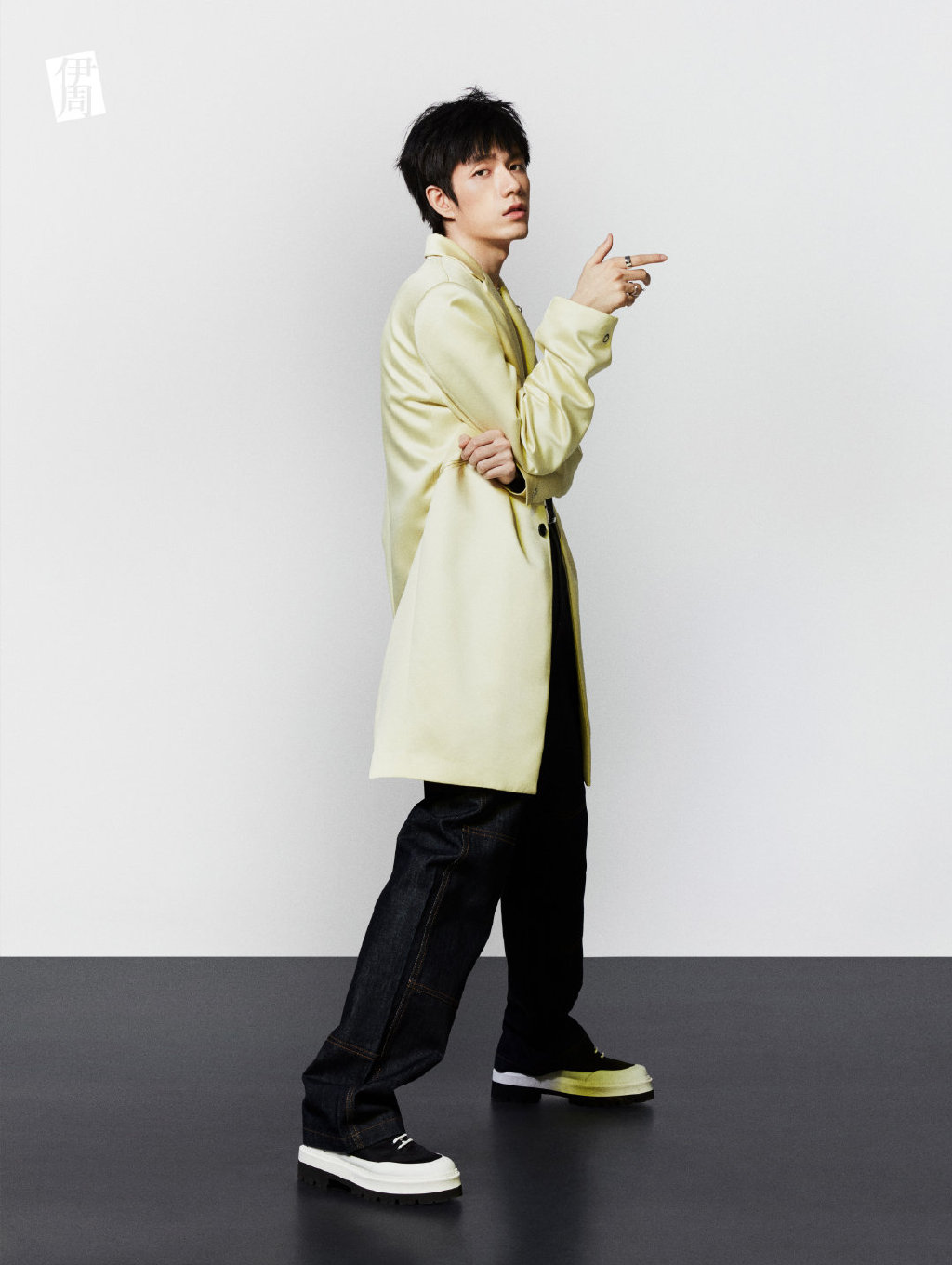 张颜齐风衣眼镜杀写真图片818