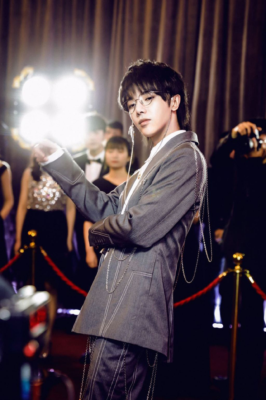 华晨宇雅痞风西装写真图片56