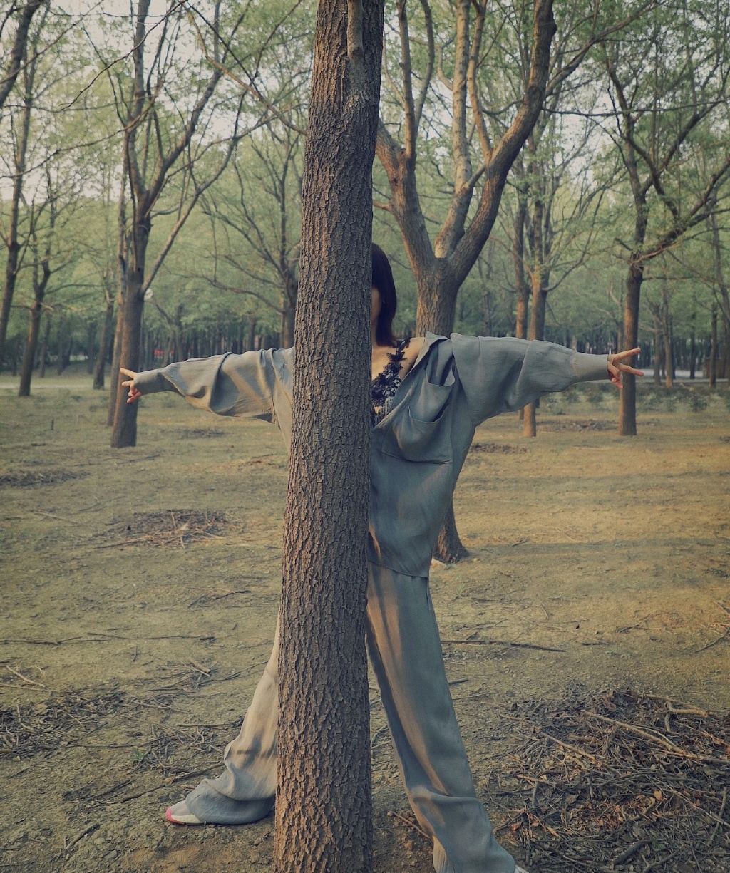 > 田沅林中随性洒脱写真图片(8/12)