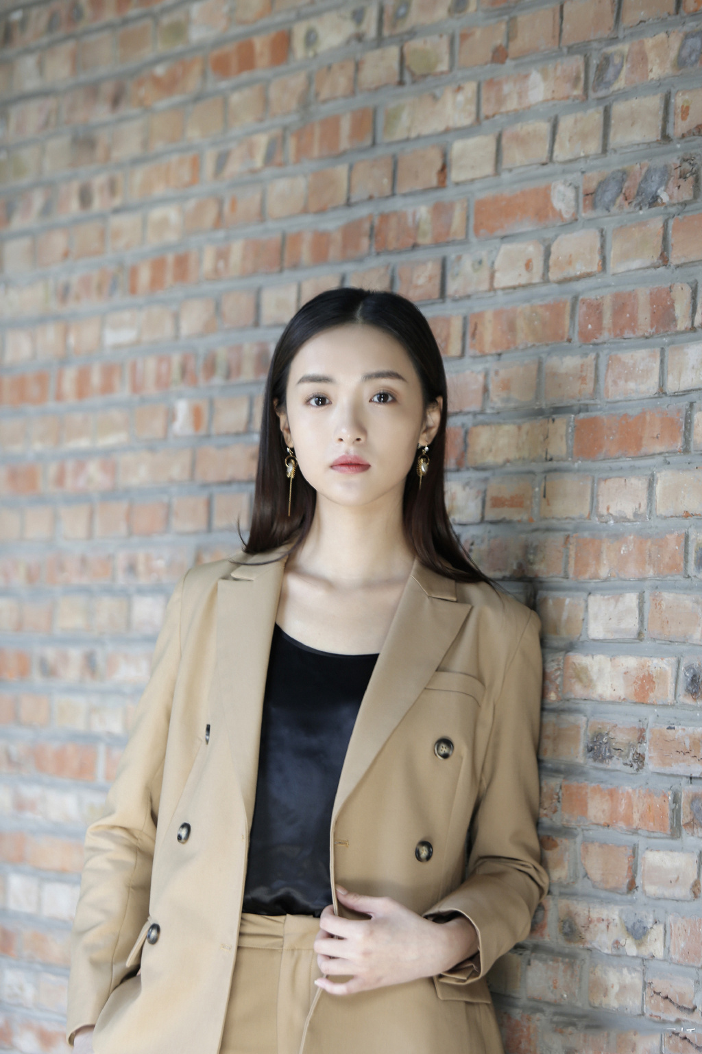 孙嘉琪干练西装写真图片24
