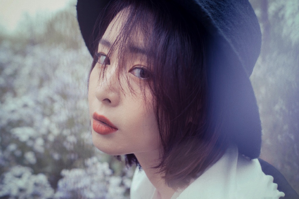 高叶性感户外花丛写真图片26