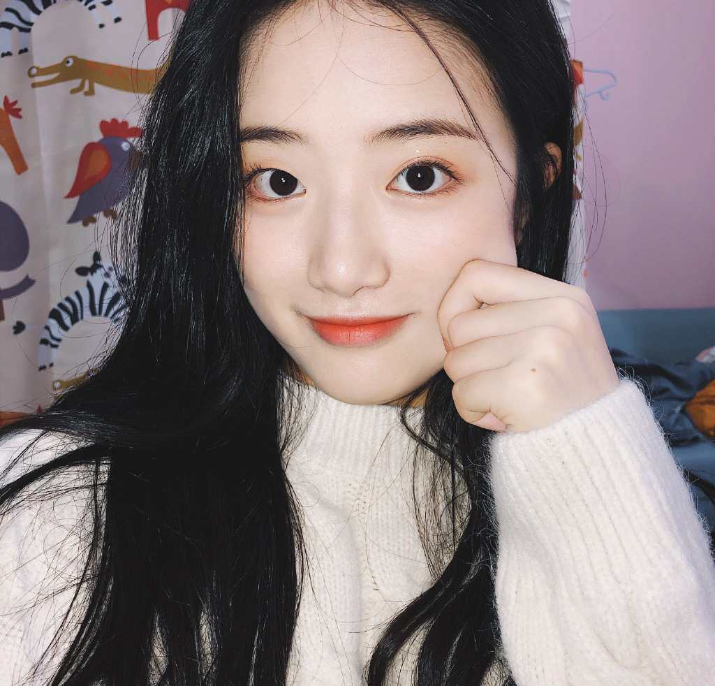胡馨尹俏皮居家自拍照图片1415