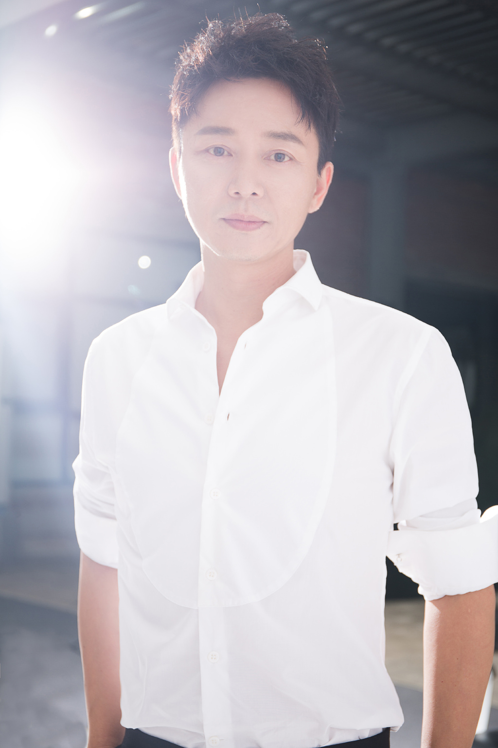 刘奕君白衬衫清爽写真图片16