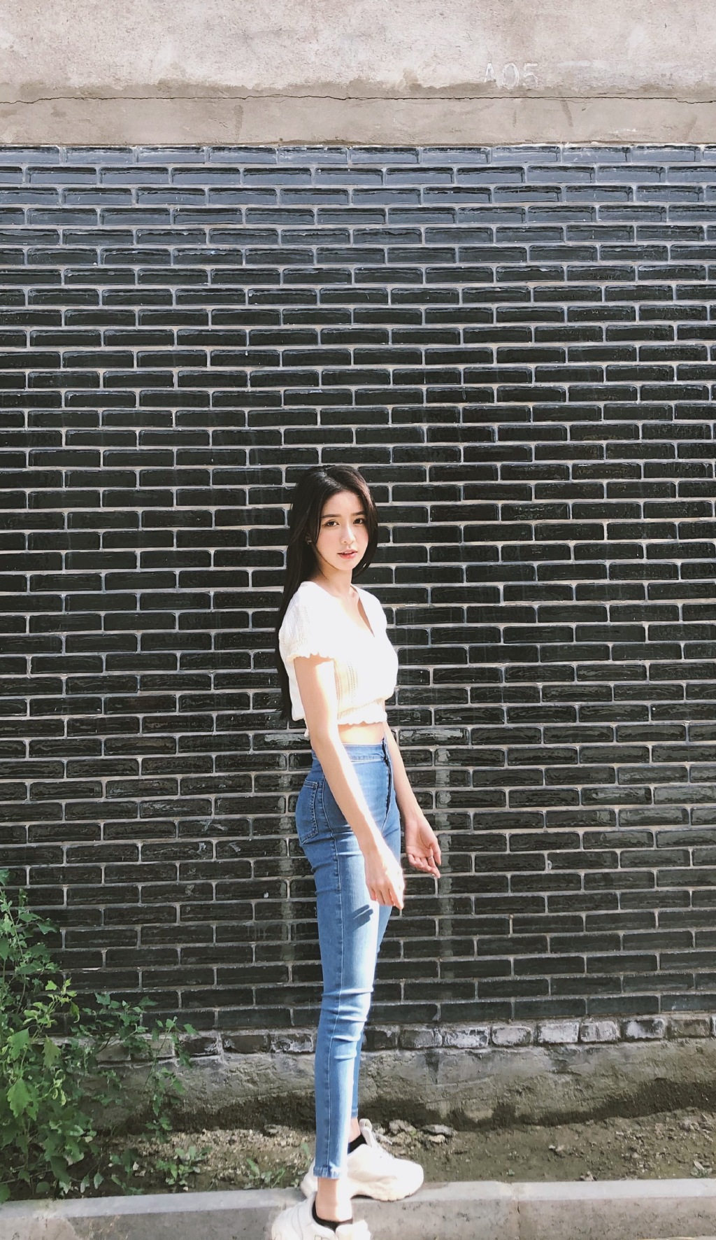 > 蔡卓宜深v低领性感写真(1/4)